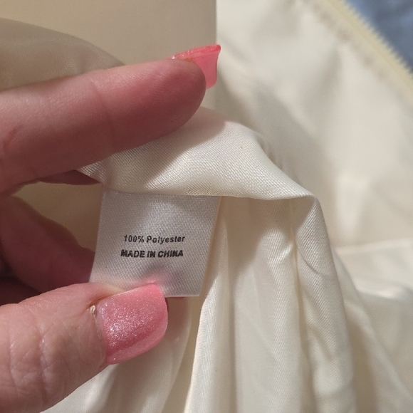 Elegant Beige Puffer Jacket for Women - Picture 6 of 8